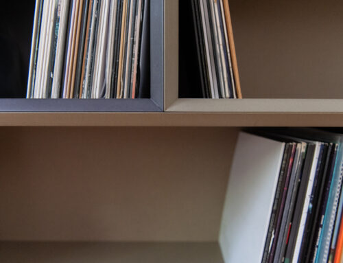 Record Shelf in Valchromat Black und Khaki